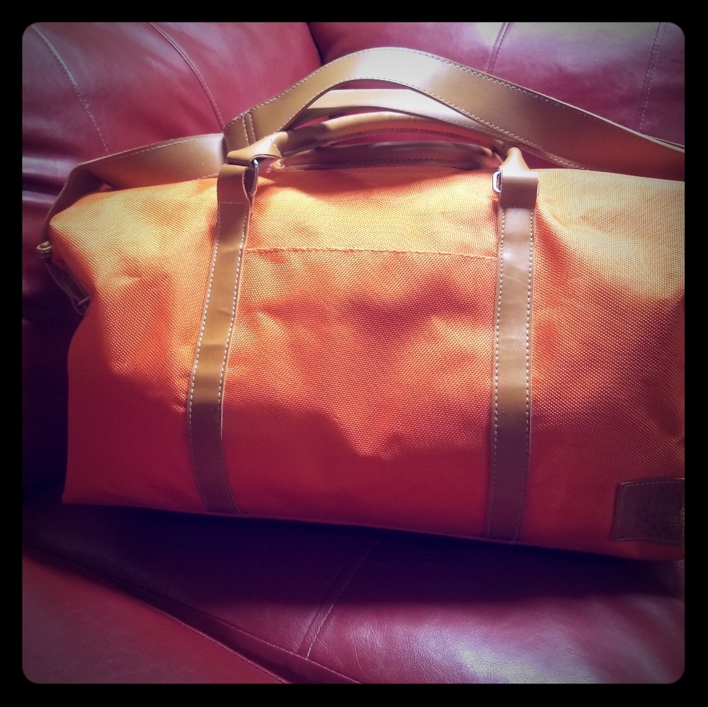 Vince Camuto Parfumes Duffle Bag